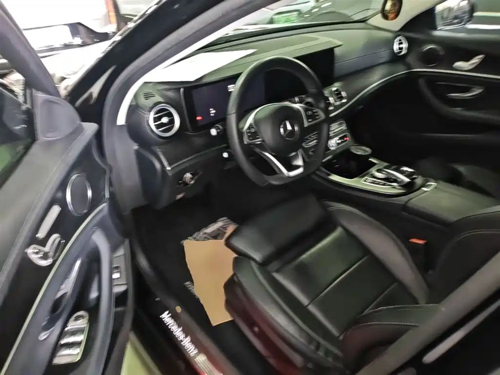 Mercedes-Benz E-Class 2018 — фото 16