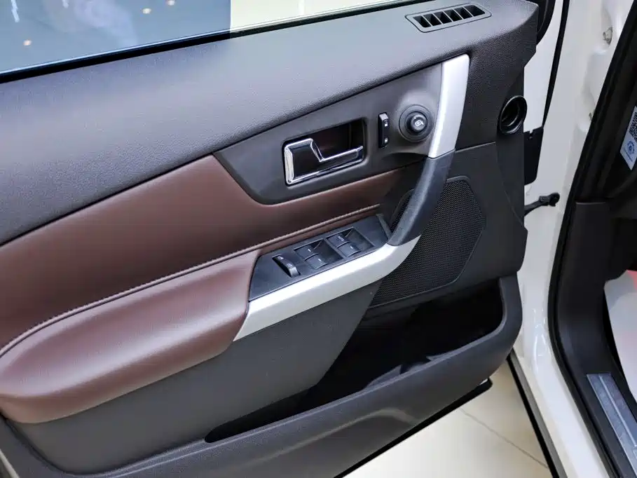 Ford Edge 2015 — фото 17