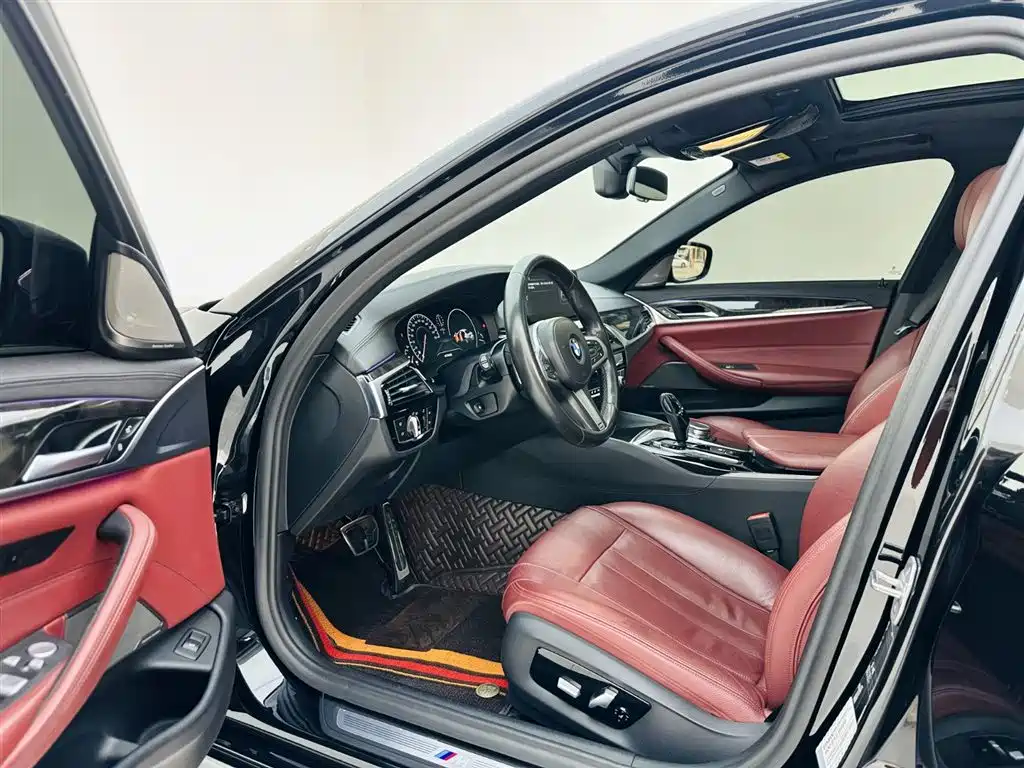 BMW 5 Series 2018 — фото 13