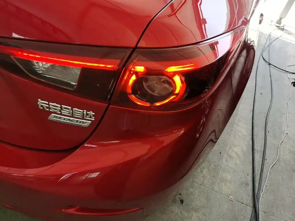 Mazda 3 Axela 2018 — фото 8