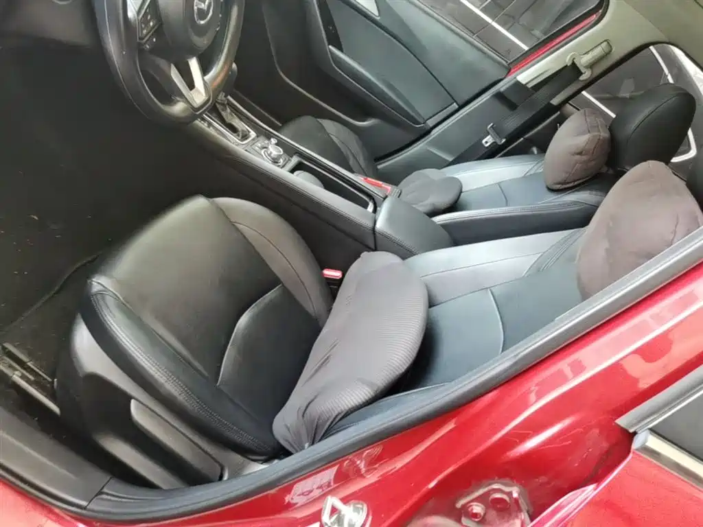 Mazda 3 Axela 2018 — фото 15
