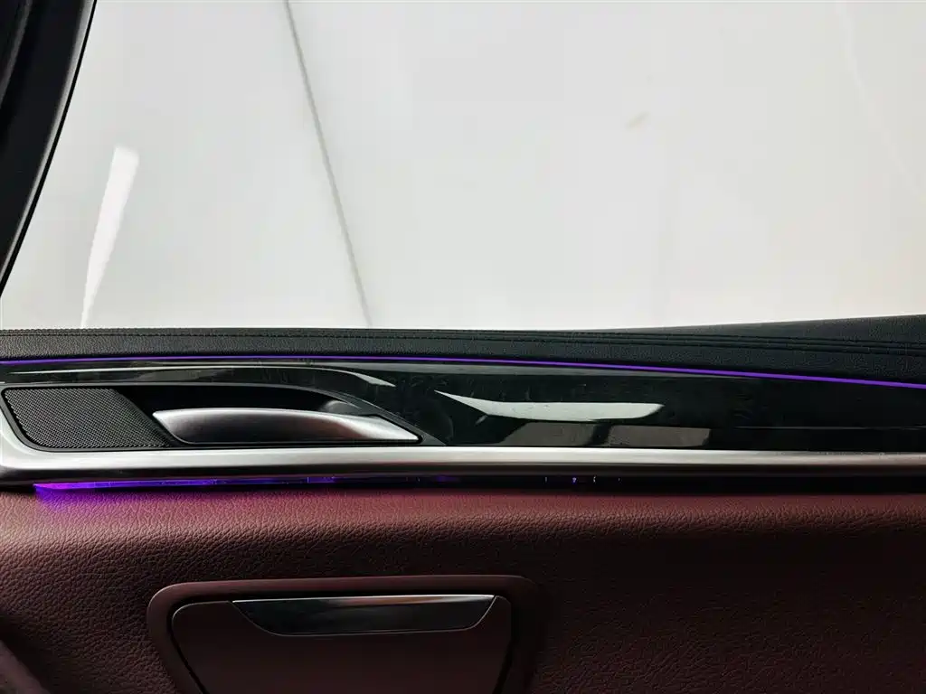 BMW 5 Series 2018 — фото 20