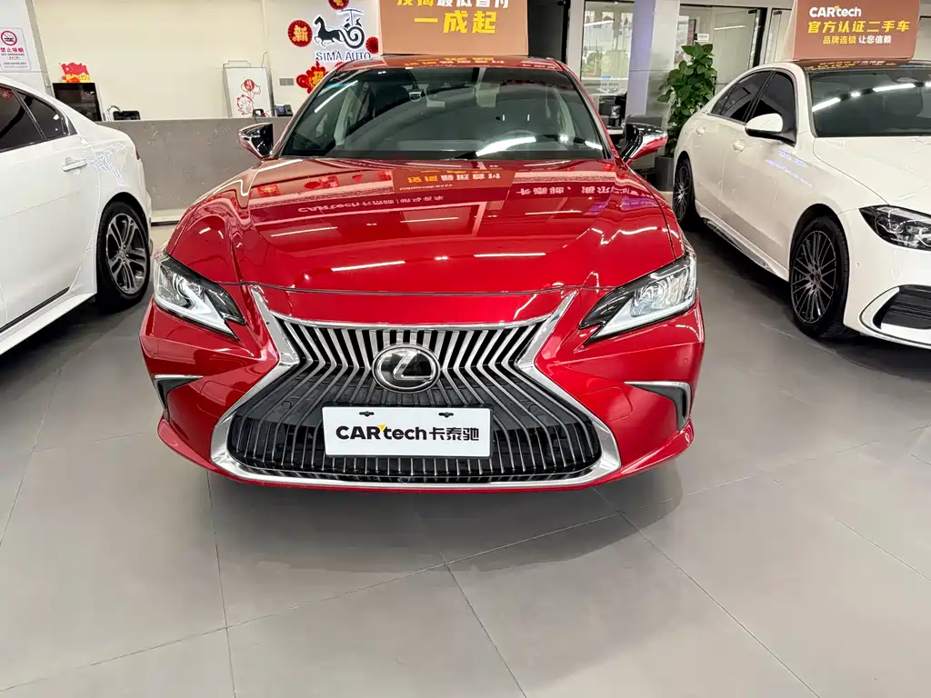 Lexus ES 2020