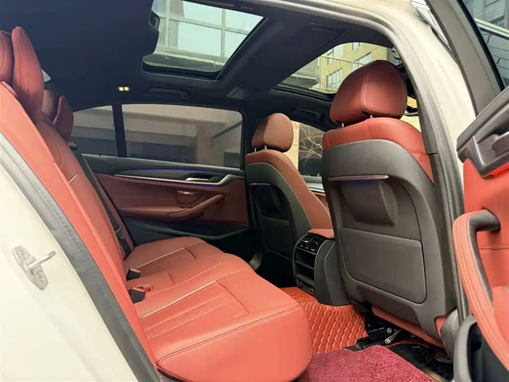 BMW 5 Series 2021 — фото 18