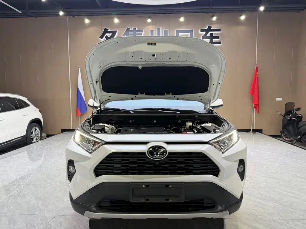 Toyota RAV4 2021 — фото 12
