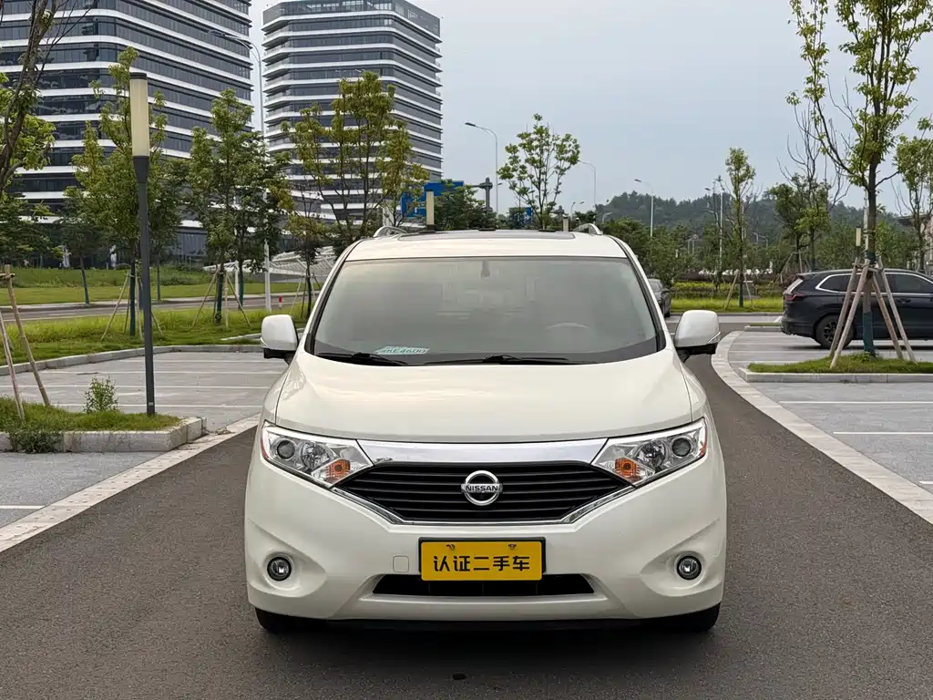 Nissan Quest 2017 — фото 2