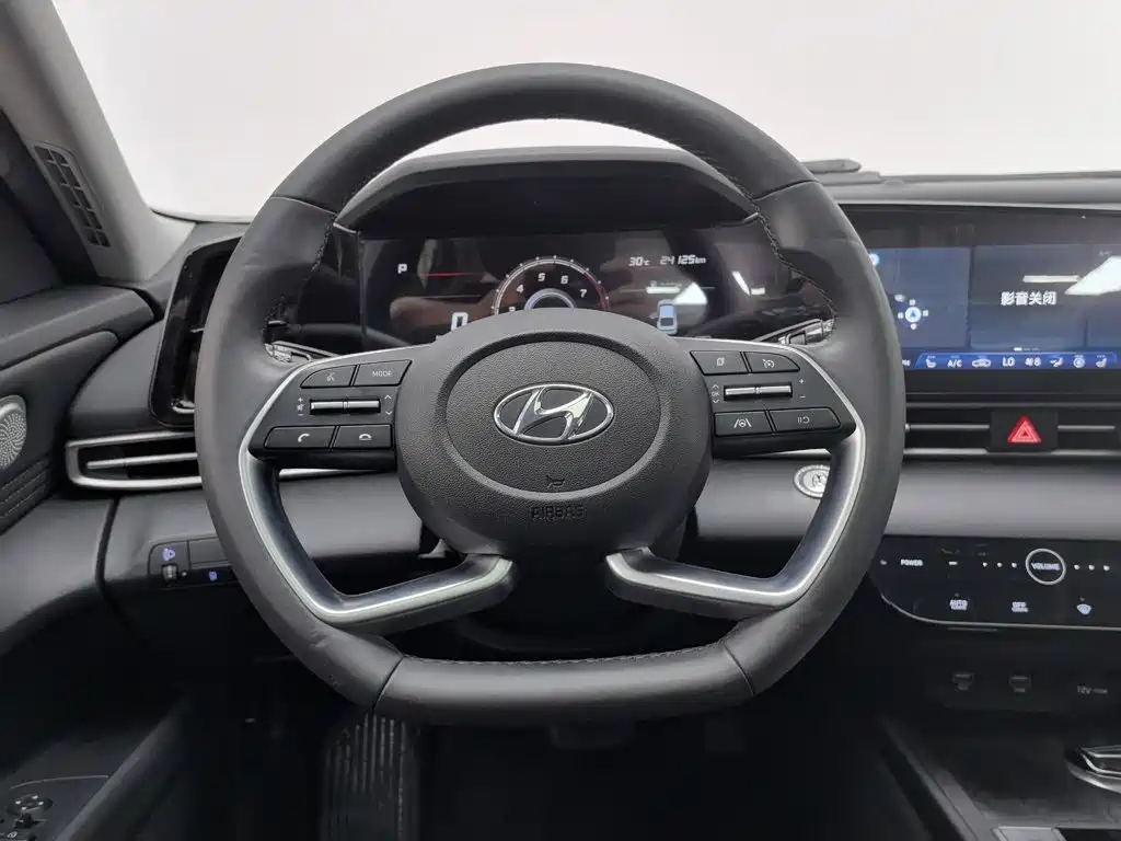 Hyundai Elantra 2021 — фото 11