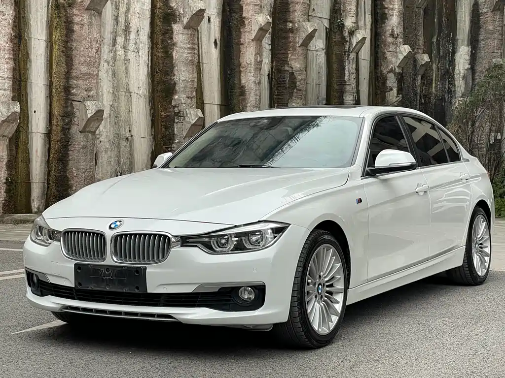 BMW 3 Series 2018 — фото 1