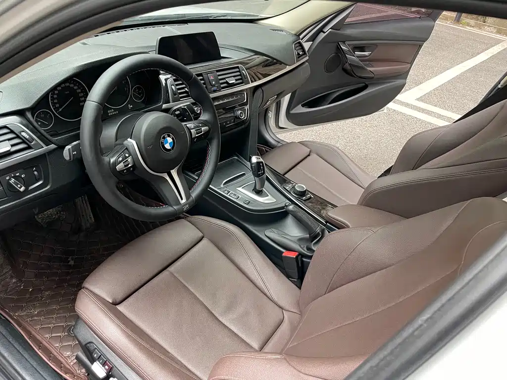 BMW 3 Series 2018 — фото 11