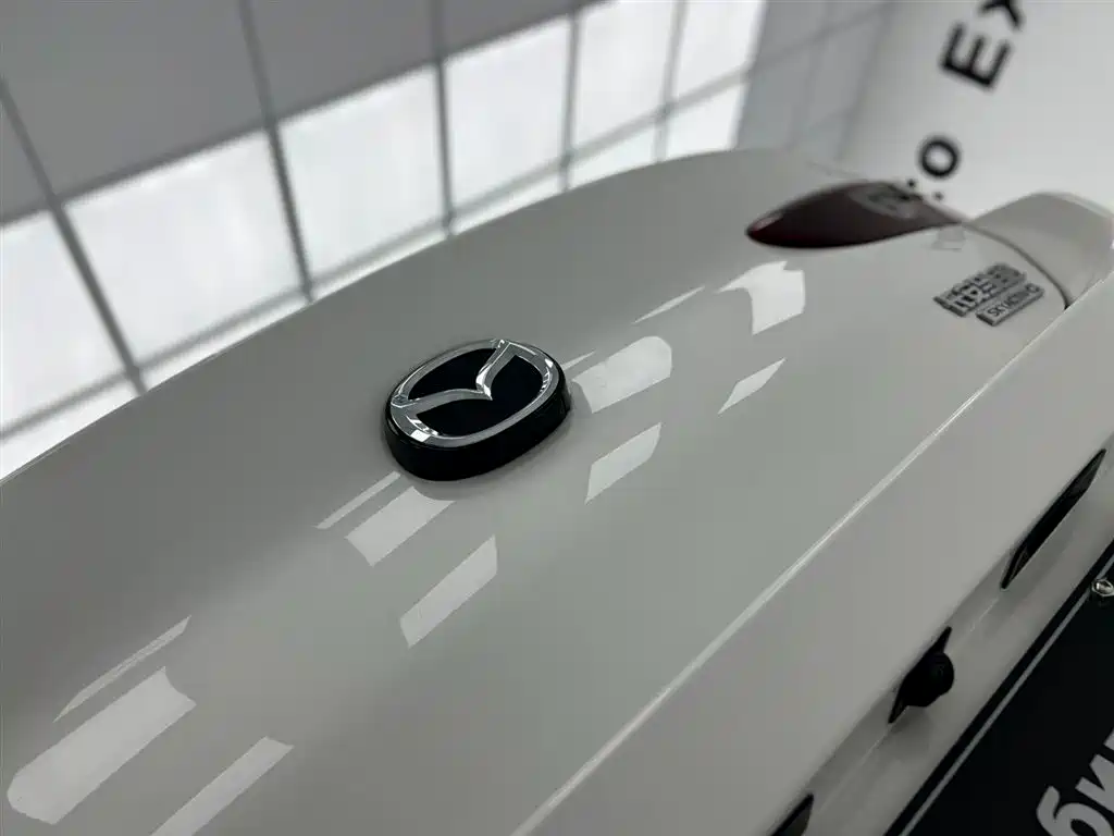 Mazda 3 Axela 2023 — фото 10