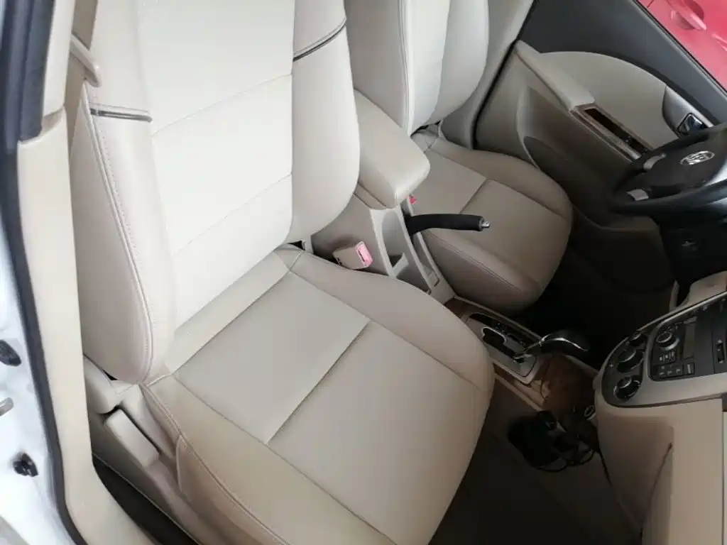 Buick Excelle 2015 — фото 25