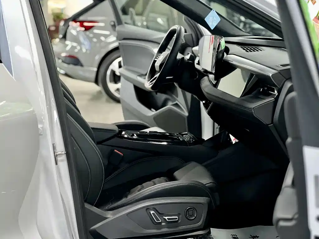 Audi Q6L e-tron 2025 — фото 14