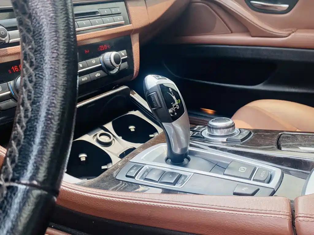 BMW 5 Series 2014 — фото 12