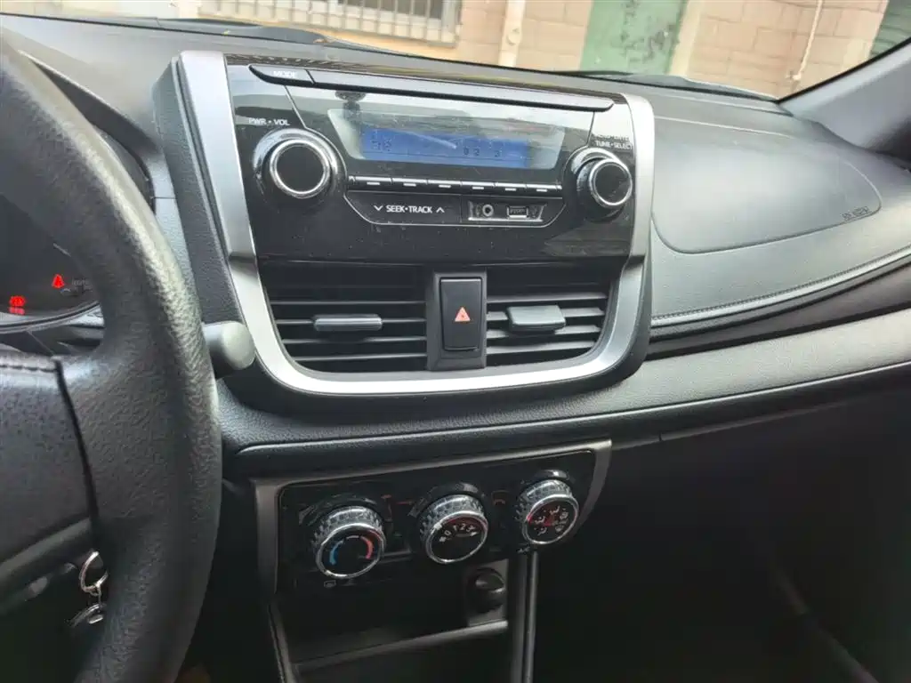 Toyota Yaris L 2018 — фото 13