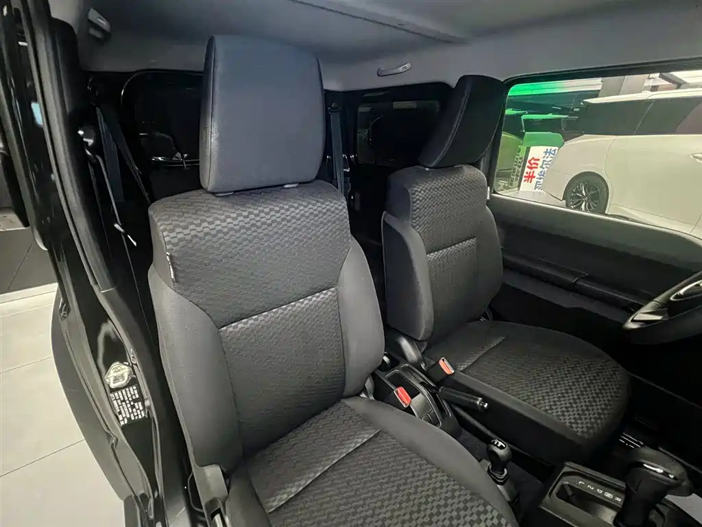 Suzuki Jimny 2026 — фото 10