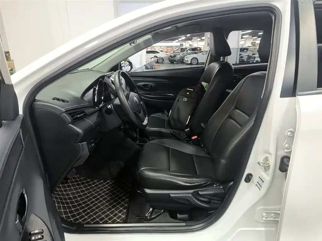 Toyota Yaris L 2019 — фото 15