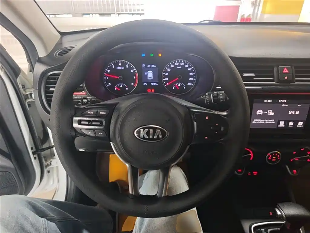 Kia KX Cross 2019 — фото 11