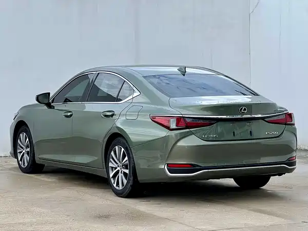 Lexus ES 2023