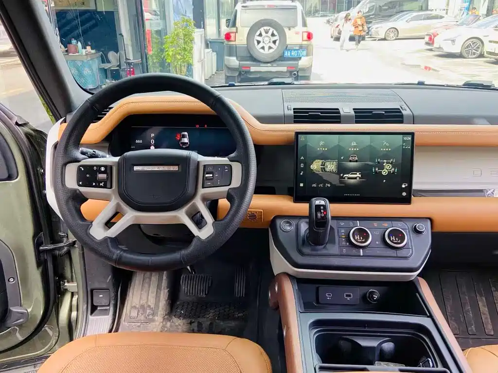 Land Rover Defender 2024 — фото 12