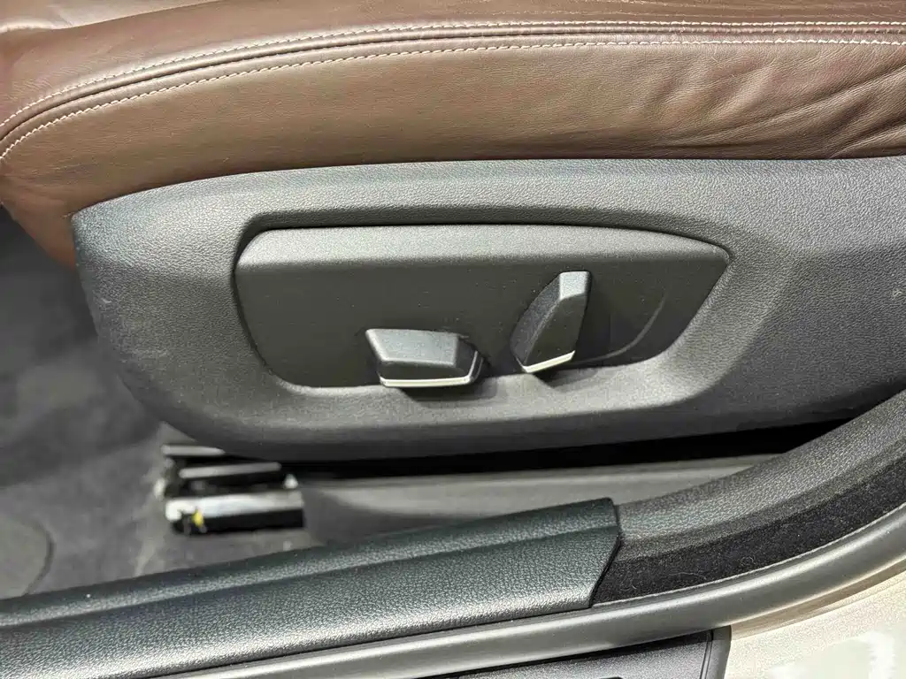 BMW 5 Series 2016 — фото 15