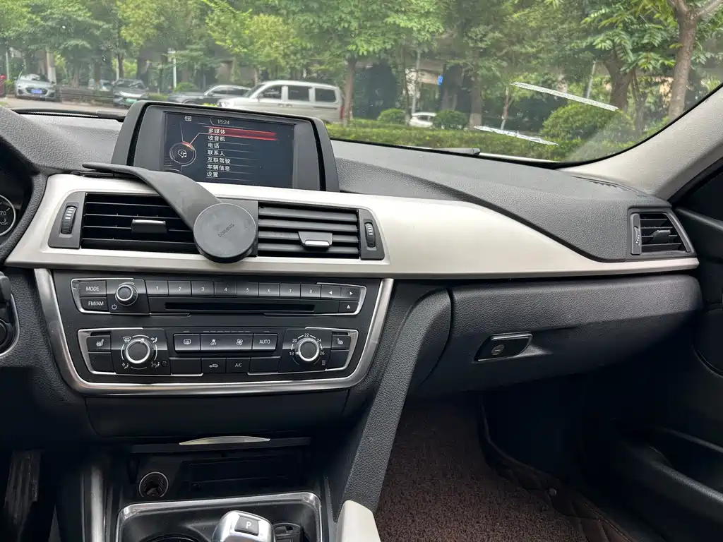 BMW 3 Series 2015 — фото 10