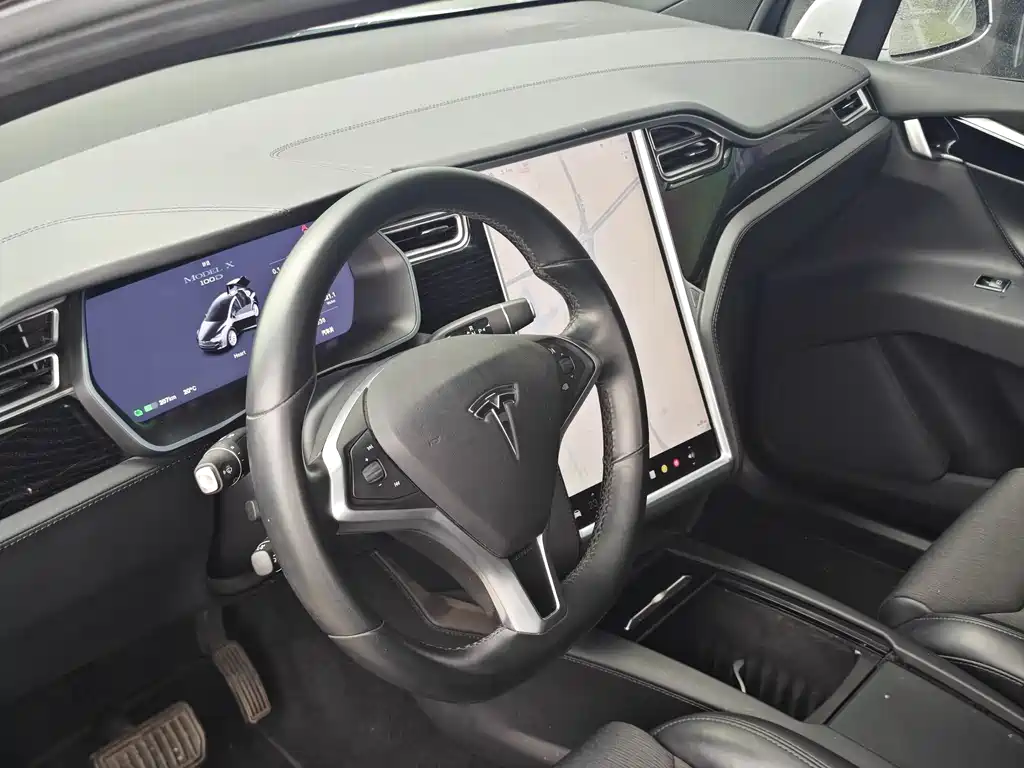 Tesla Model X 2018 — фото 11