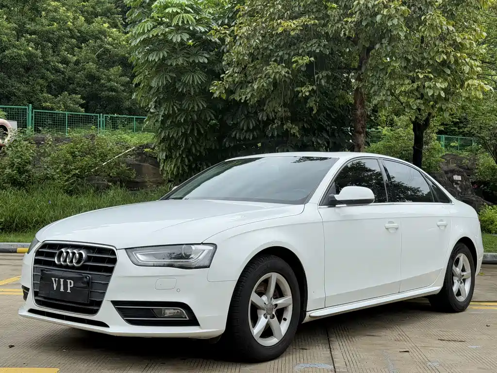 Audi A4L 2013 — фото 1