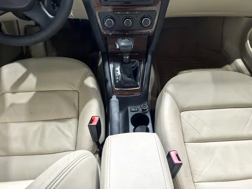 Skoda Octavia 2010 — фото 14