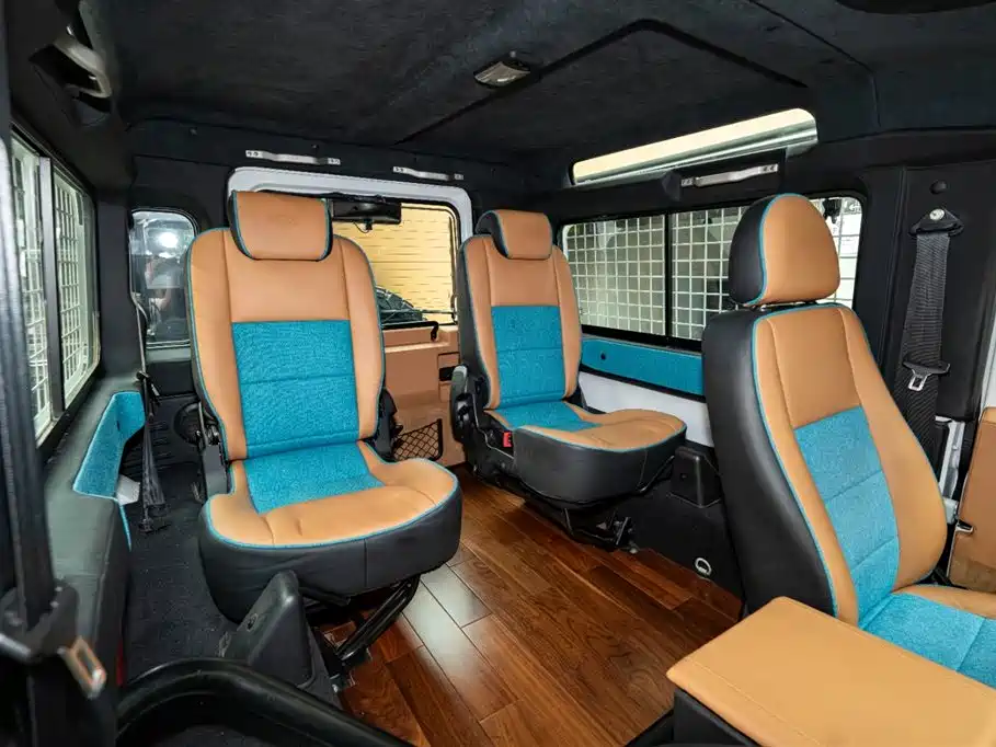 Land Rover Defender 2010 — фото 10