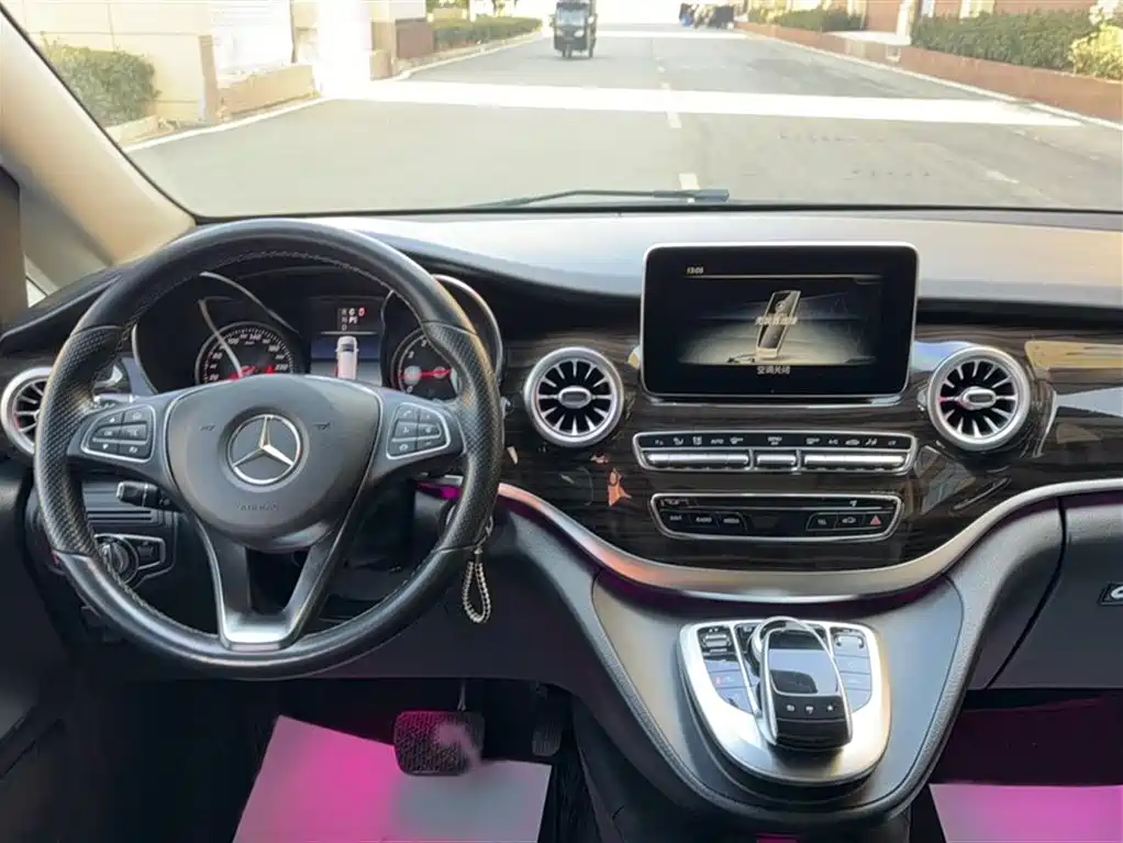 Mercedes-Benz V-Class 2020 — фото 6