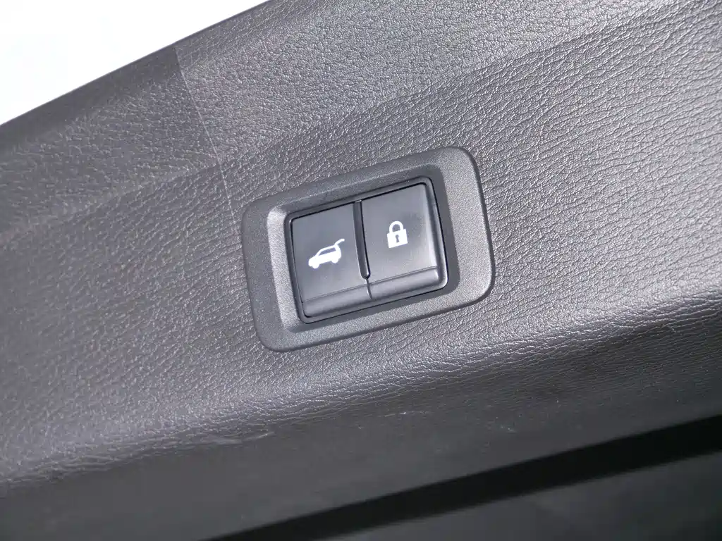Mitsubishi Outlander 2023 — фото 19