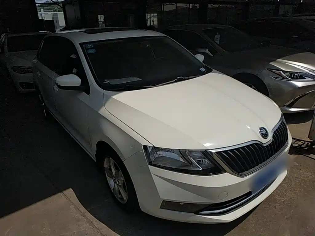 Skoda Rapid Spaceback 2020 — фото 4