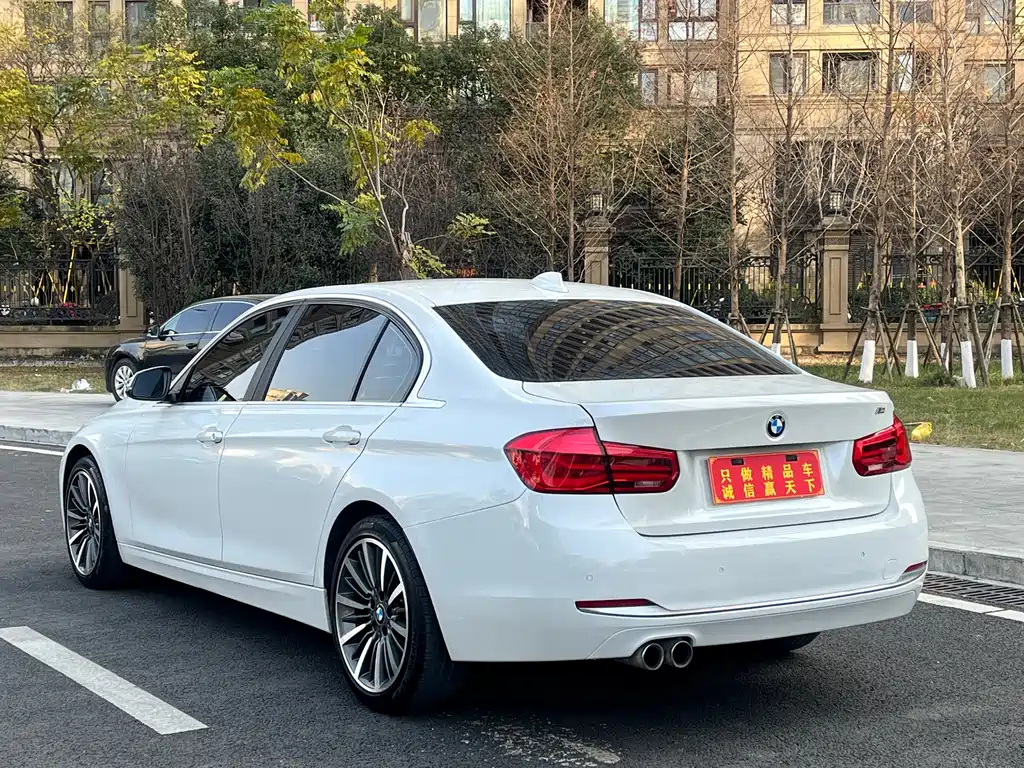 BMW 3 Series 2019 — фото 15