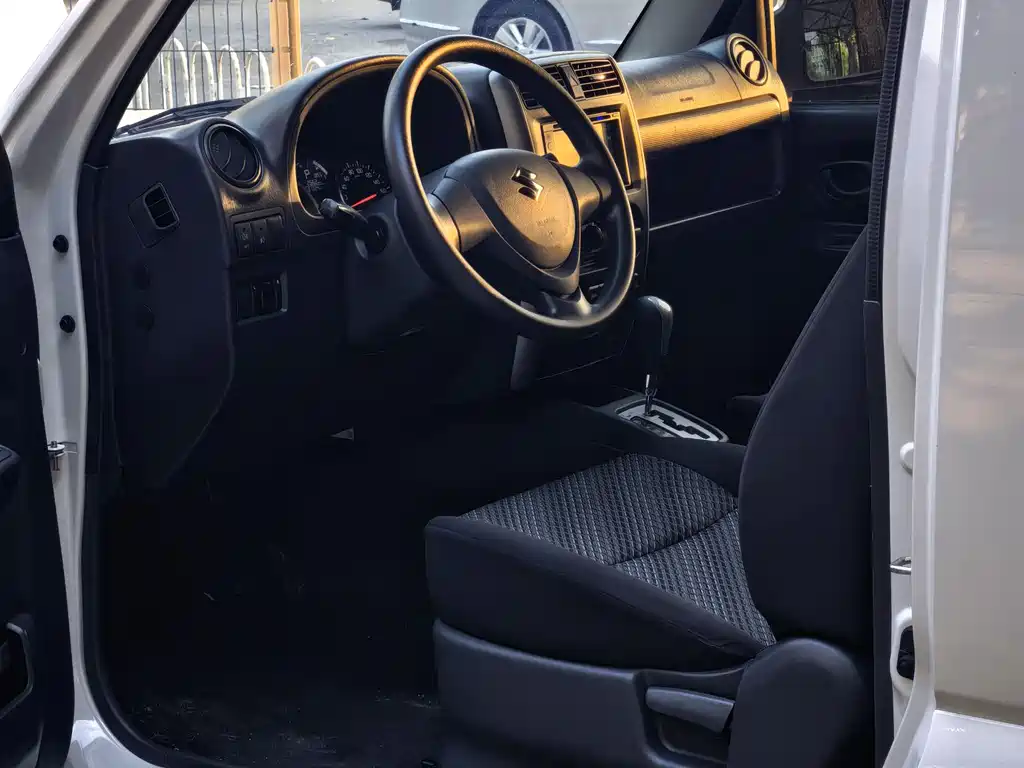 Suzuki Jimny 2018 — фото 16
