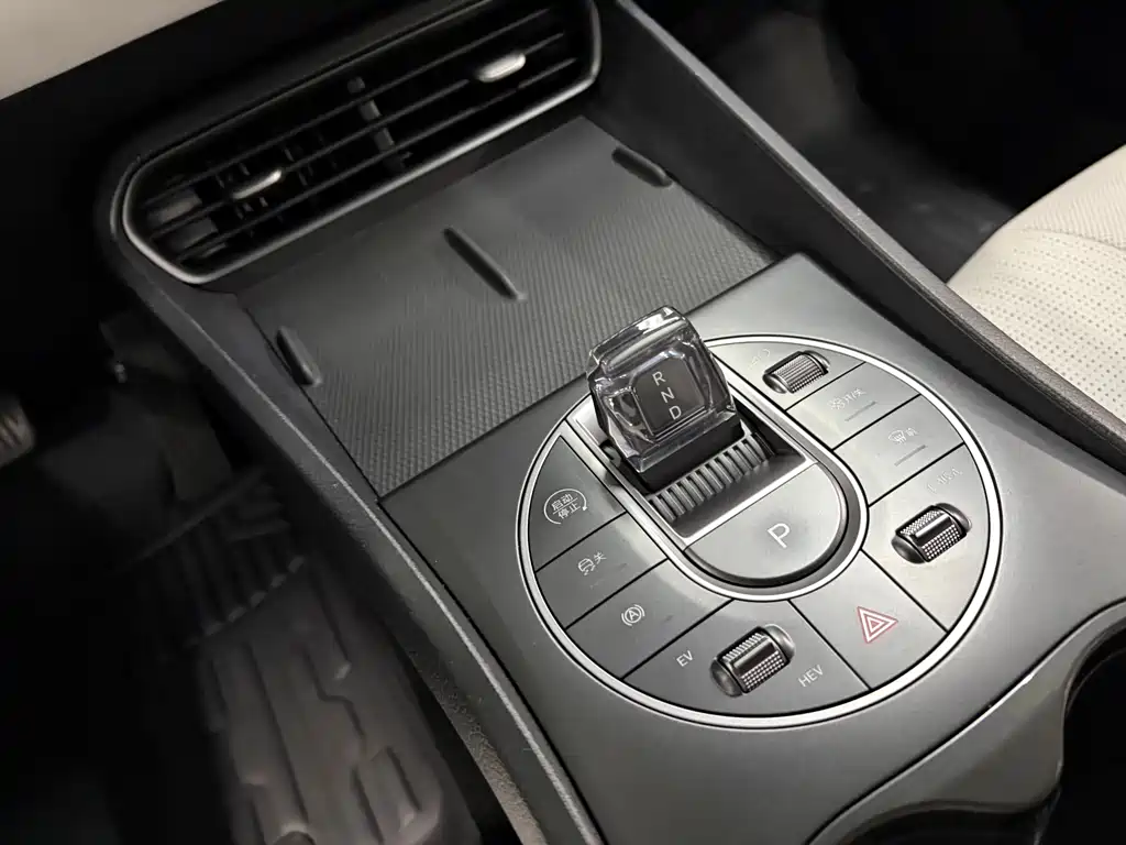 BYD Seal 05 DM-i 2025 — фото 15