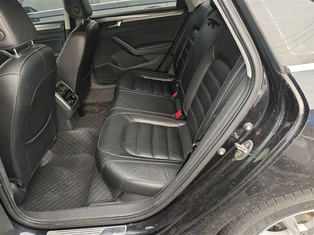 Volkswagen Passat 2018 — фото 14