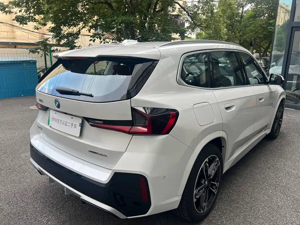 BMW iX1 2025
