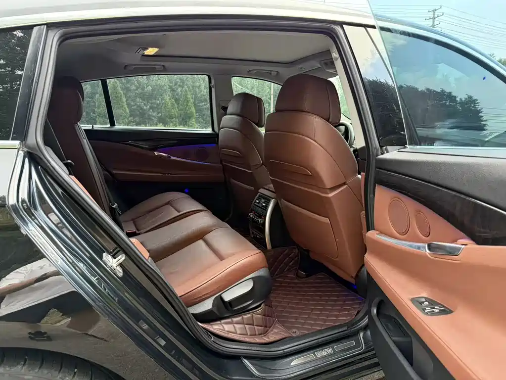 BMW 5 Series GT 2012 — фото 14
