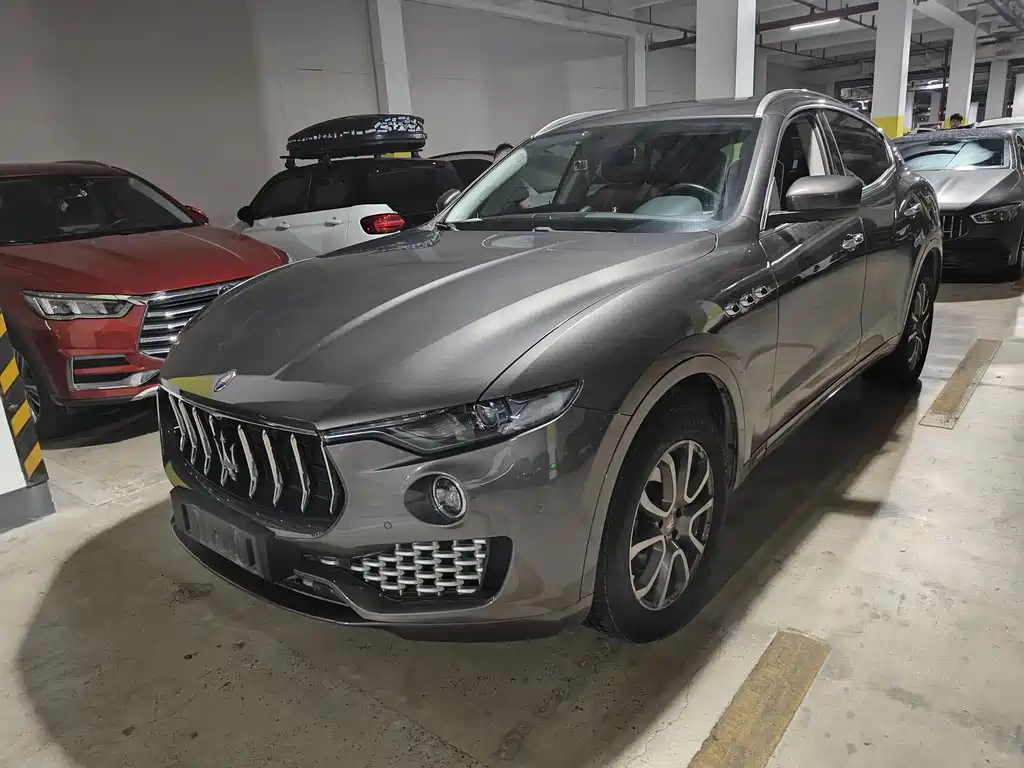 Maserati Levante 2017 — фото 11