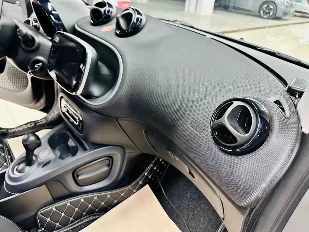 smart Fortwo 2018 — фото 28