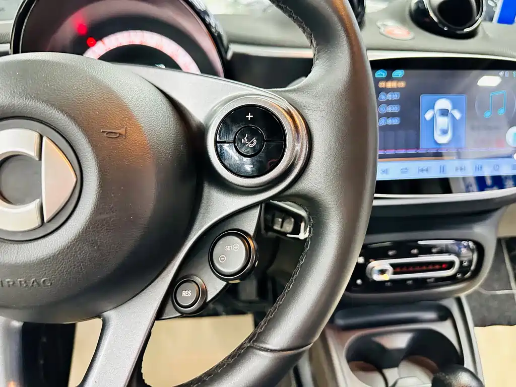 smart Fortwo 2018 — фото 39