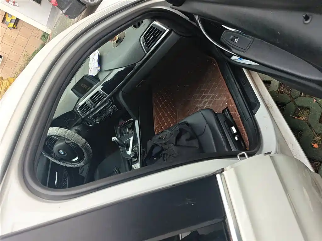 BMW 3 Series 2017 — фото 20