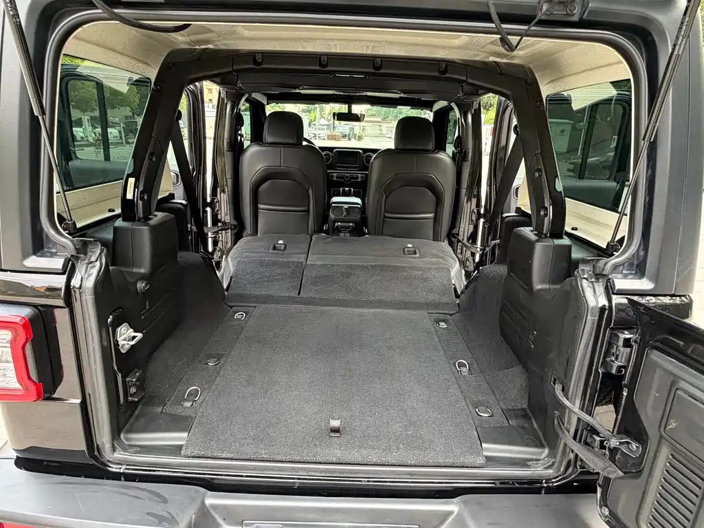 Jeep Wrangler 2021 — фото 13