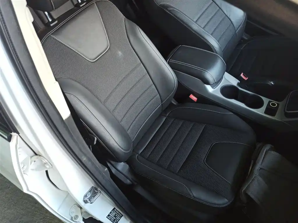 Ford Kuga 2016 — фото 25