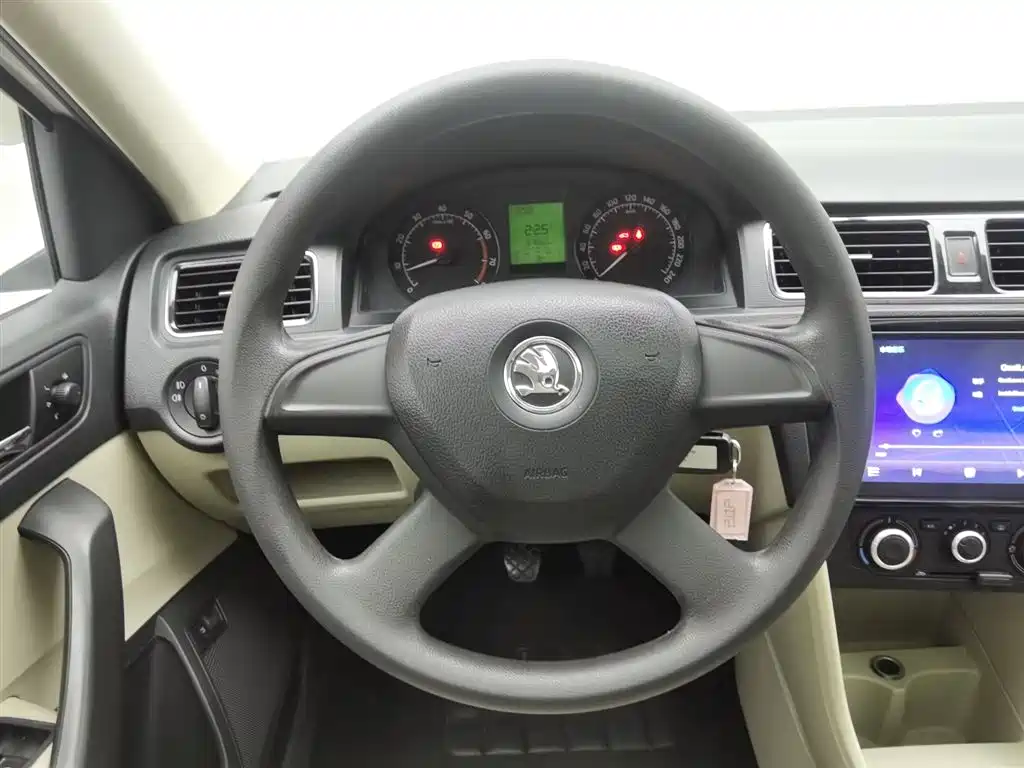 Skoda Rapid 2014 — фото 11