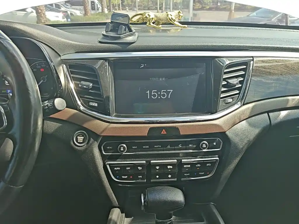 GAC Motor Trumpchi GS8 2017 — фото 13