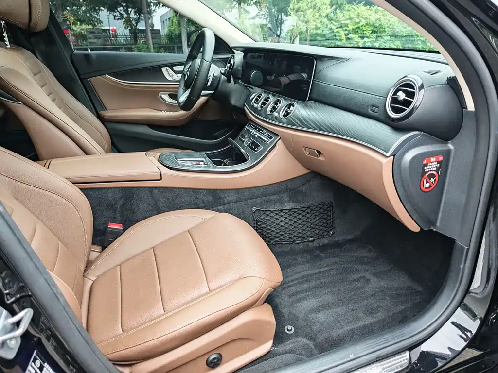 Mercedes-Benz E-Class 2019 — фото 13