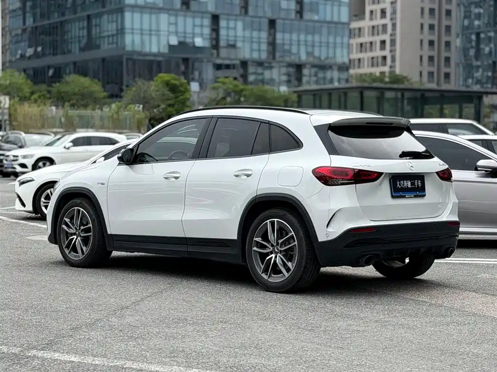 Mercedes-Benz GLA AMG 2022 — фото 4
