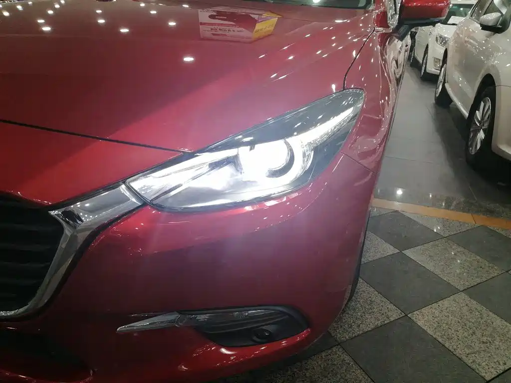 Mazda 3 Axela 2019 — фото 18