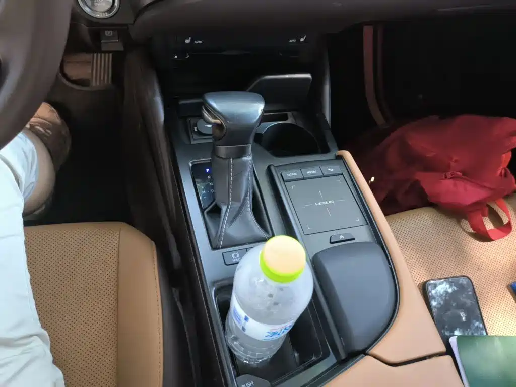 Lexus ES 2020